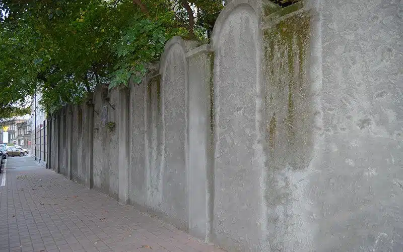 Restos del muro del Guetto de Cracovia