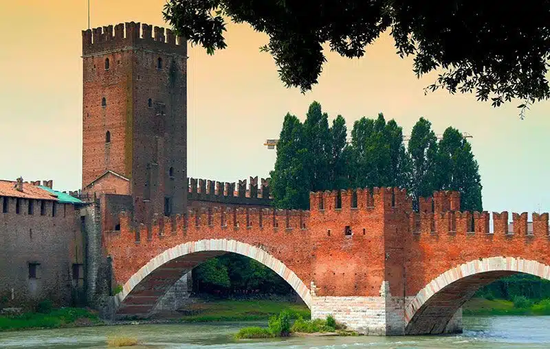 Puente Scaligero y castillo verona