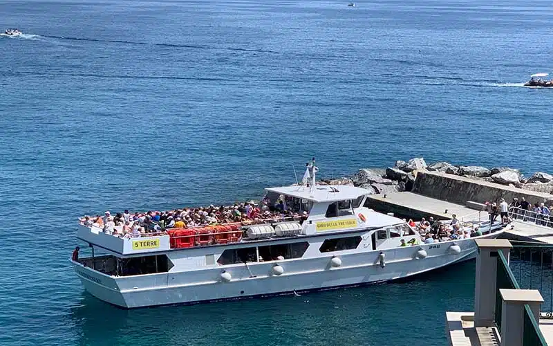 Barco Cinque Terre pueblos