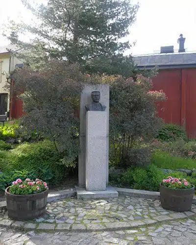 Estatua de A. Edelfelt