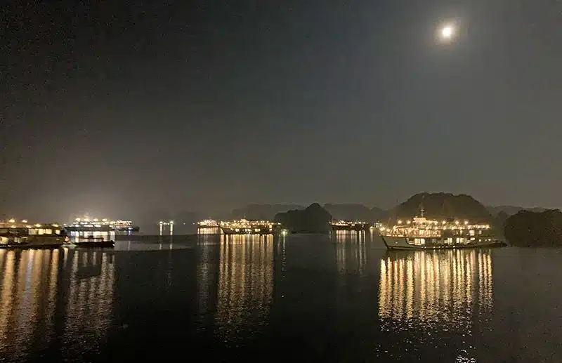 Noche en la Bahía de Halong