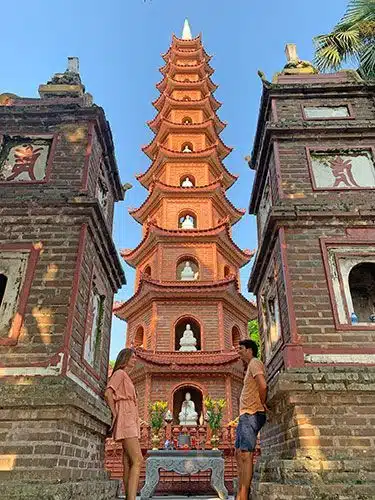 viaje vietnam en 10 dias Pagoda Tran Quoc Hanoi