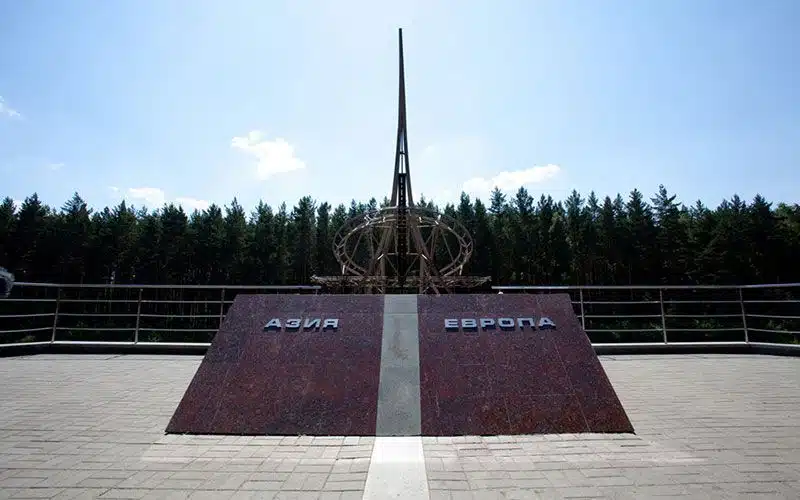 que ver en Ekaterimburgo Monumento Europa-Asia