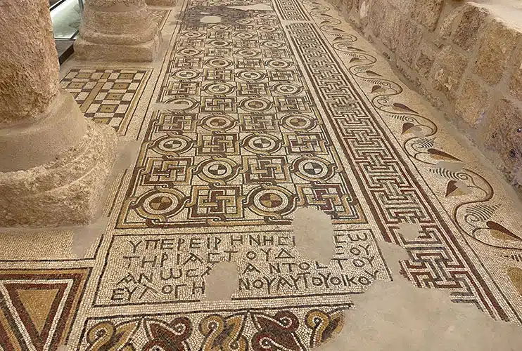 Mosaicos en la basílica del Monte Nebo