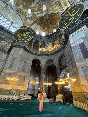 Visitar el interior de la Mezquita Santa Sofía de Estambul