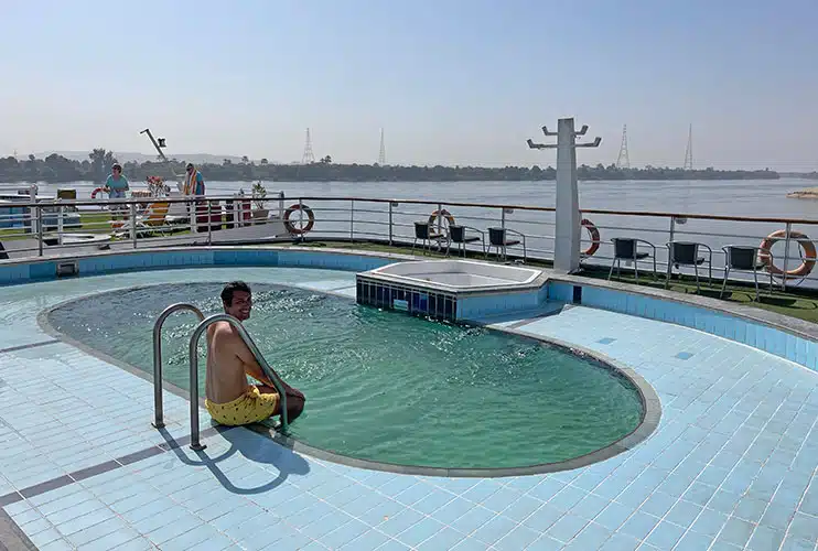 Piscina del crucero por el Nilo
