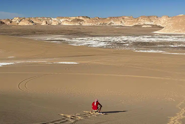 Sandboard en el desierto de Egipto