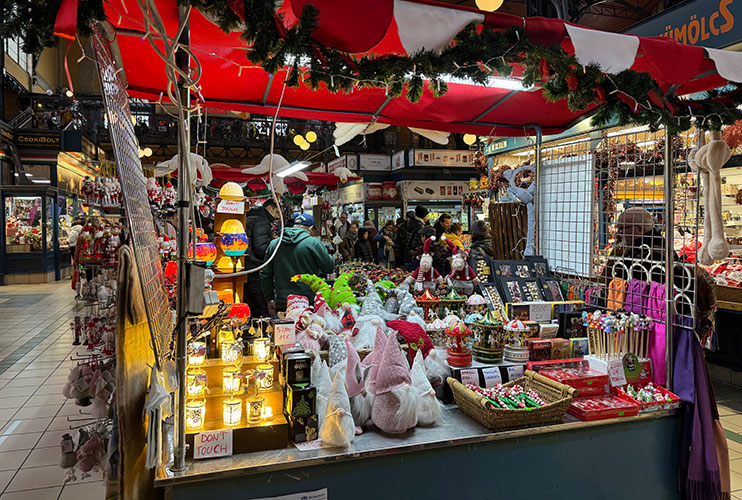 Mercado central de Budapest en Navidad
