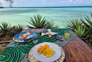 Desayunando en nuestro hotel en Kizimkazi Zanzibar