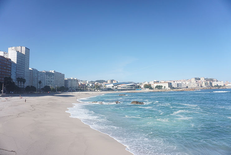 Que ver en La Coruña: playas Riazor y Orzán