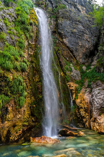 Cascada de grunas Albania