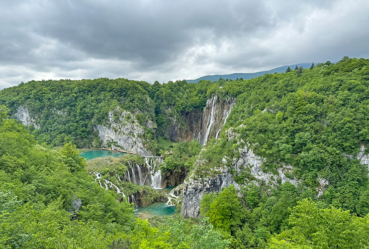 Gran cascada en los lagos de Plitvice