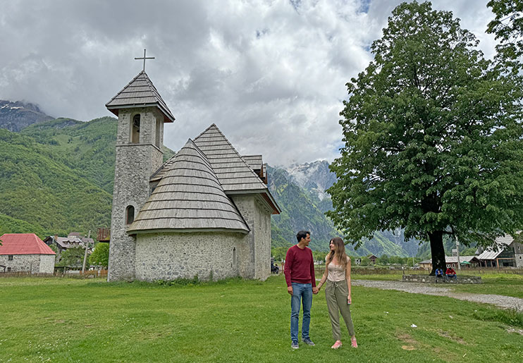 Qué ver en los Alpes albaneses: iglesia de Theth