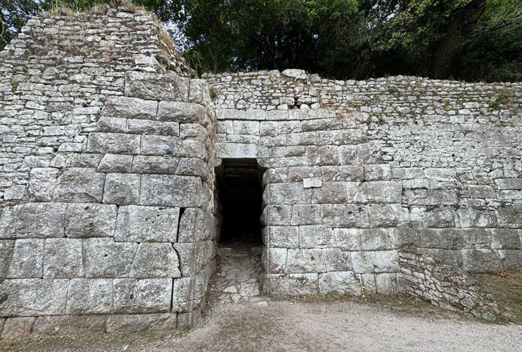 Puerta del lago Butrinto Albania