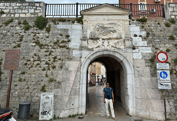 Puerta del mar Zadar