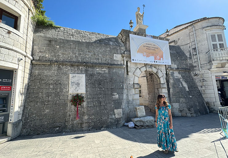 Puerta de la tierra trogir