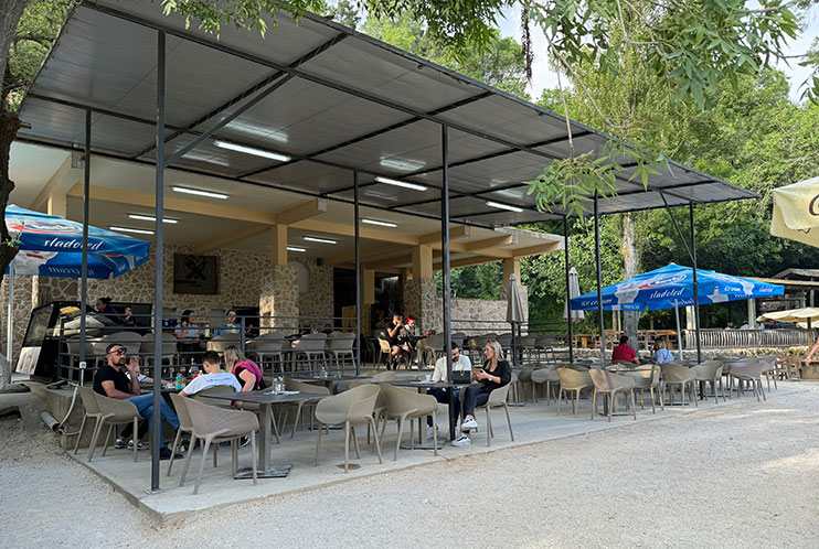 Restaurantes en las cascadas de Kravice