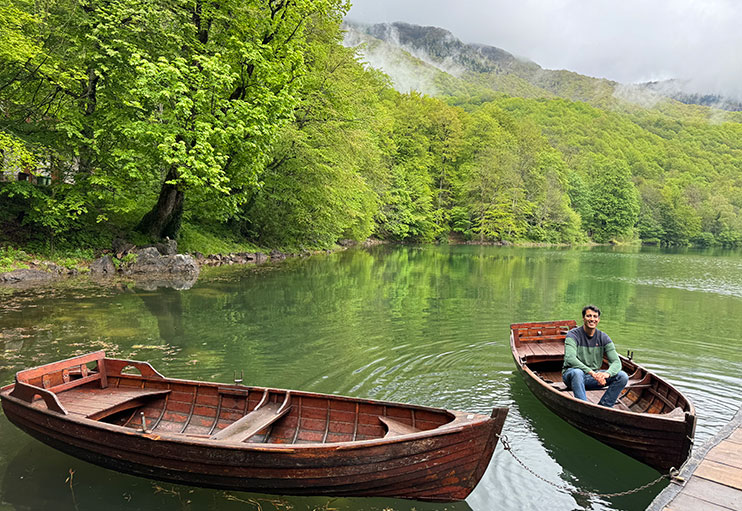 Barco en Biogradska Gora