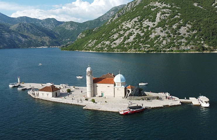 Isla de Nuestra Señora de la Roca Perast