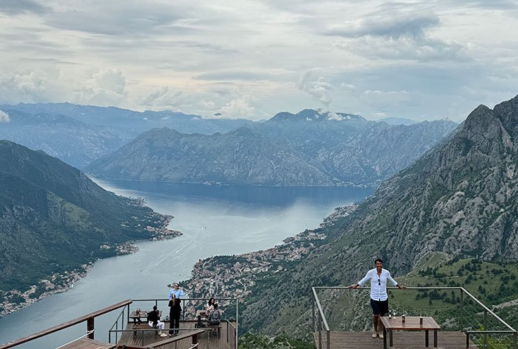 Horizon Bar, Kotor