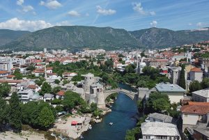 Vistas del Puente viejo de Mostar con nuestro drone