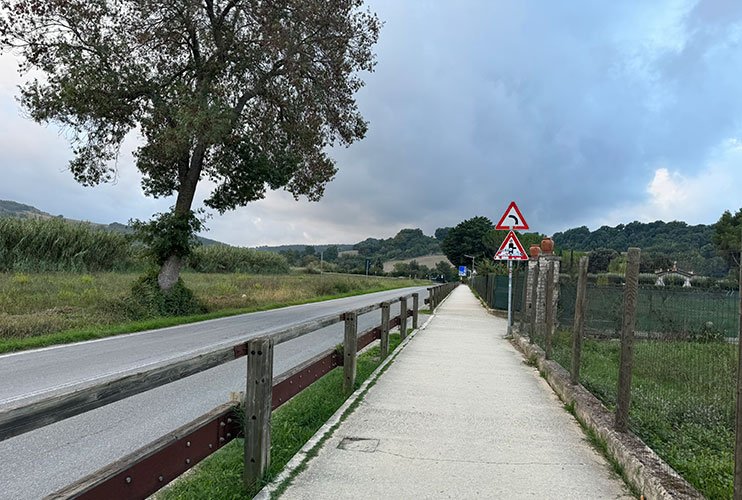 Sendero a las termas de Saturnia