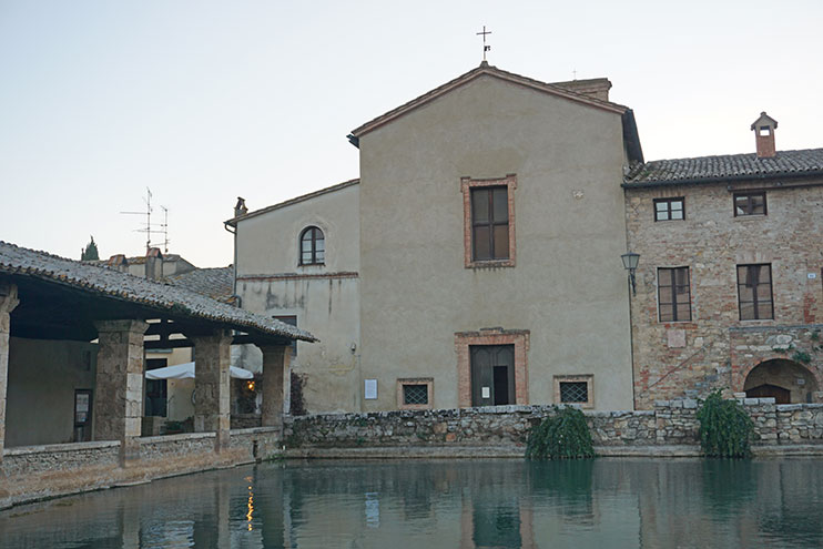 Qué ver en Bagno Vignoni: Iglesia de San Giovanni Battista