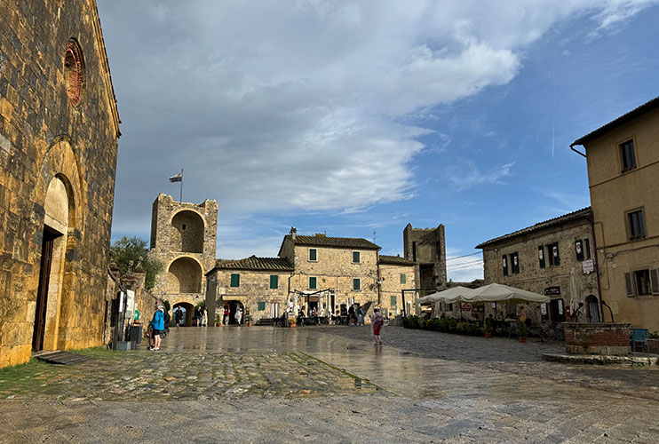 Qué ver en Monterriggioni: piazza Roma