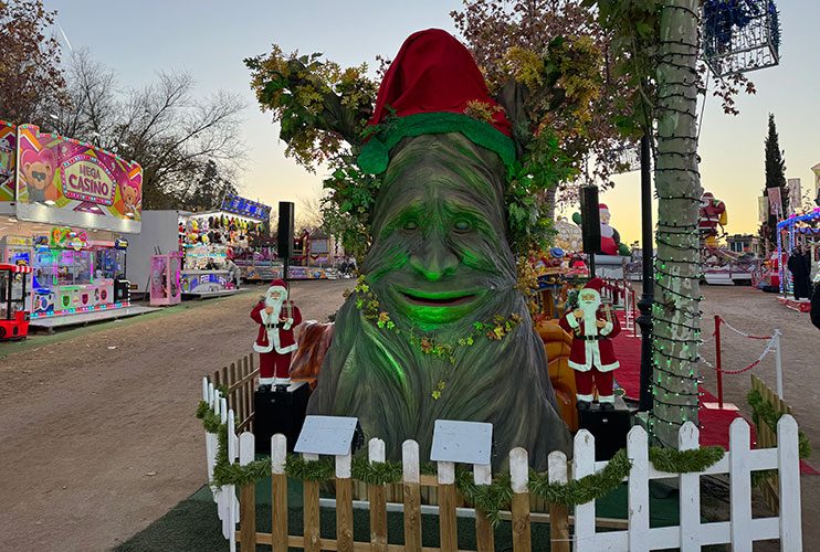 Feria de atracciones en el Paseo Recadero