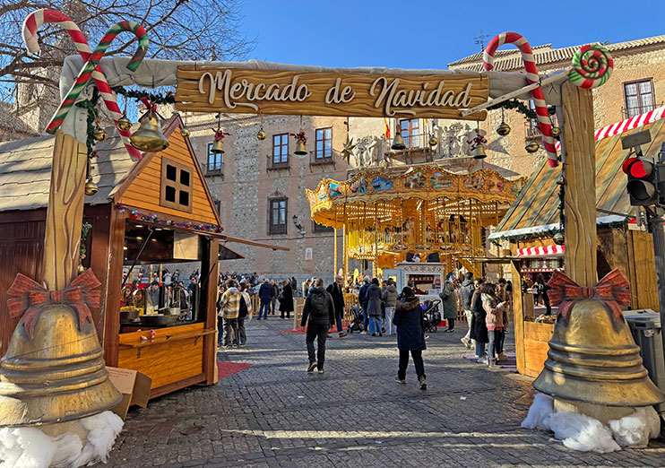 Mercado navideño de Toledo en la plaza del ayuntamiento