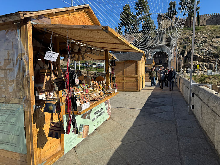 Mercado navideño en el Puente de Alcántara